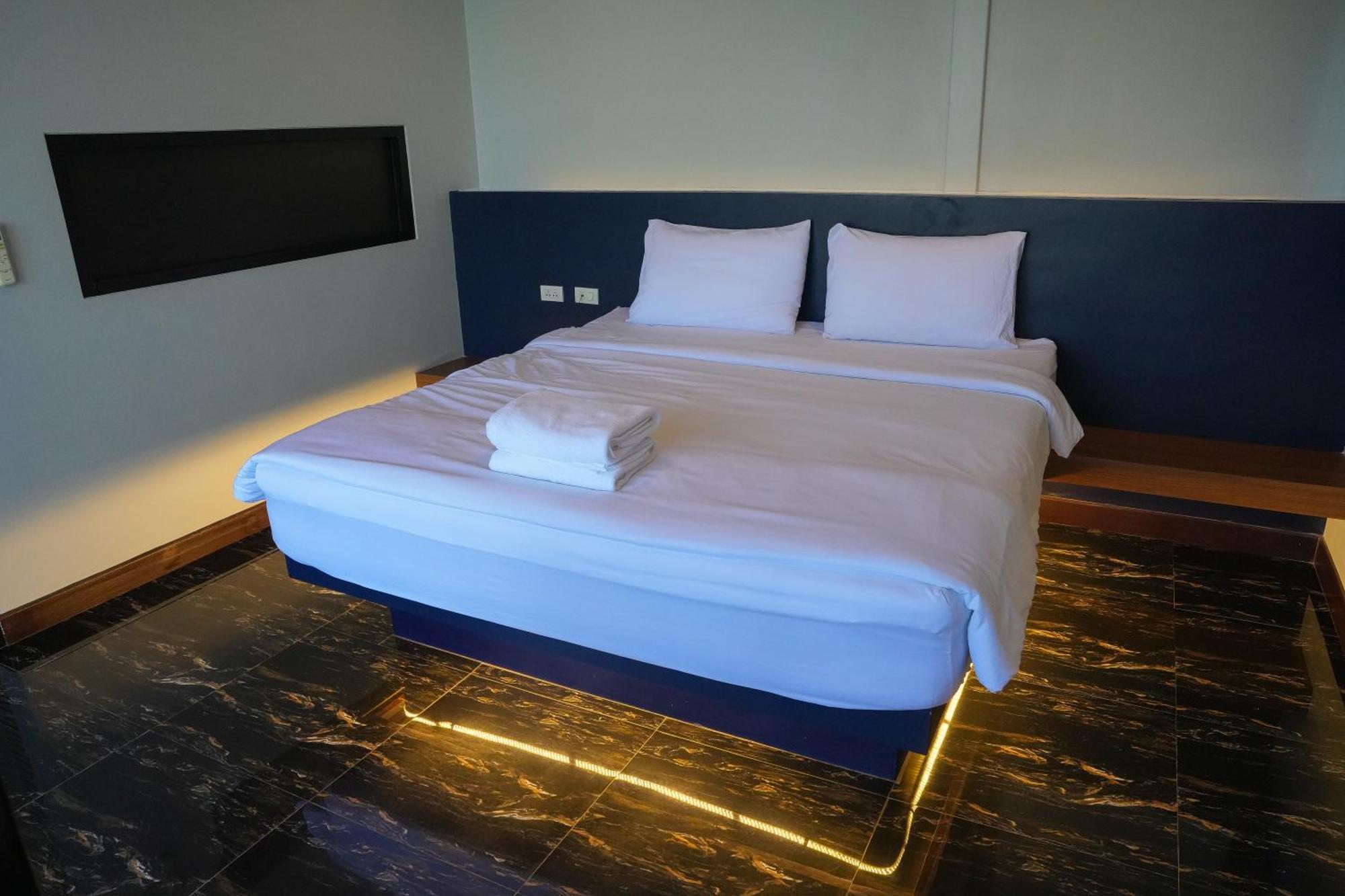 Skyline Resort Ban Khlong Lat Bua Khao Luaran gambar
